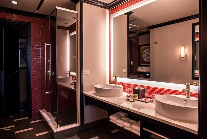 An image of the bathrooms in the king guest rooms.